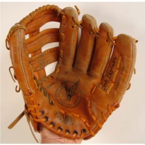 http://www.lineupforms.com/wp-content/uploads/2011/03/baseball-gloves-and-mitt-2.jpg